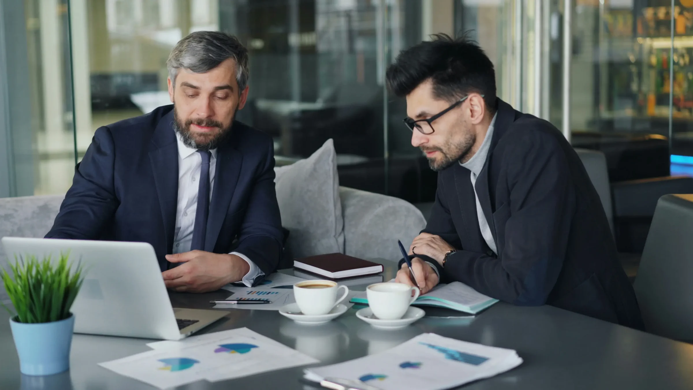 saliqo loonkantoor onderneming accountant man ondernemen